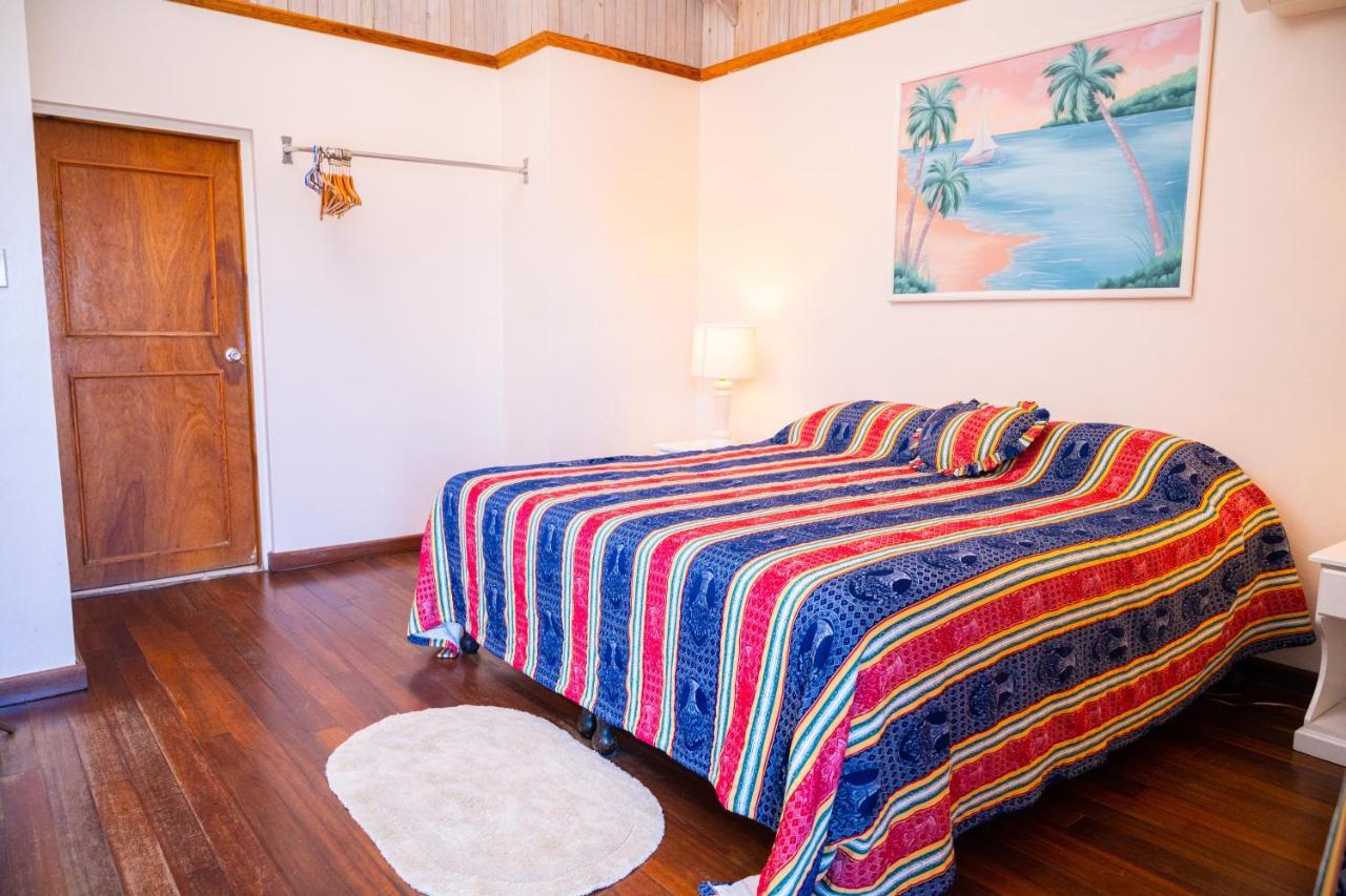 Shields Negril Villas Екстериор снимка