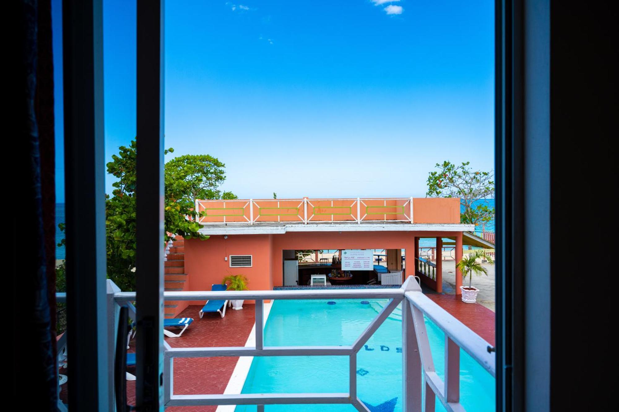 Shields Negril Villas Стая снимка