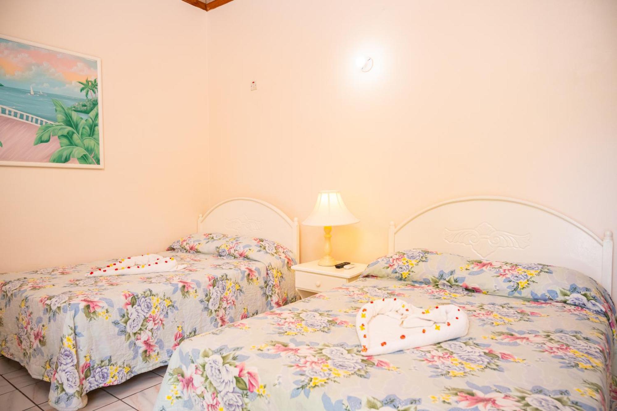Shields Negril Villas Стая снимка
