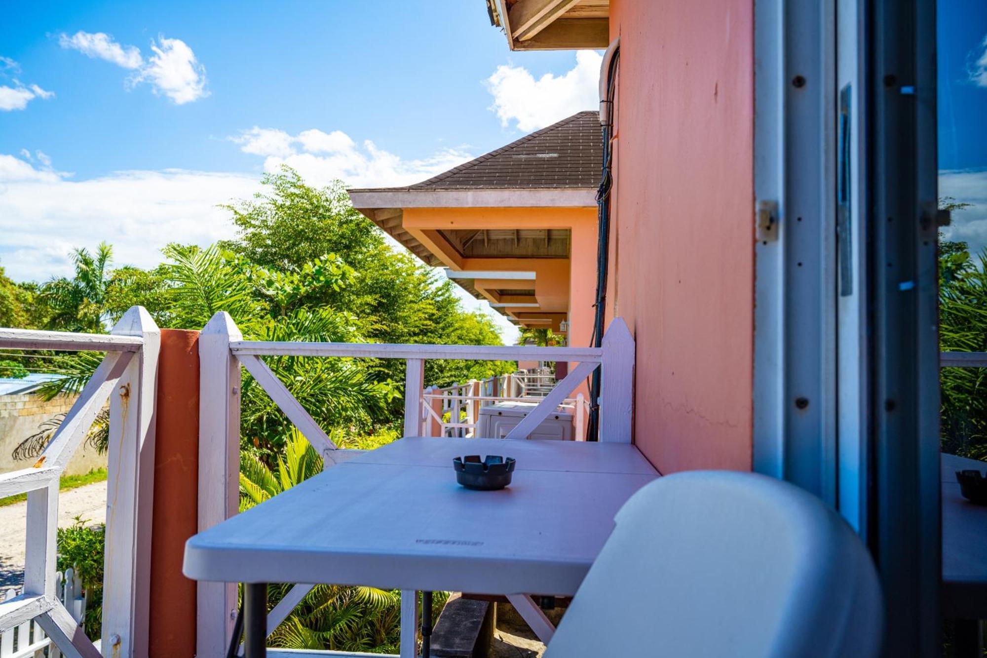 Shields Negril Villas Стая снимка