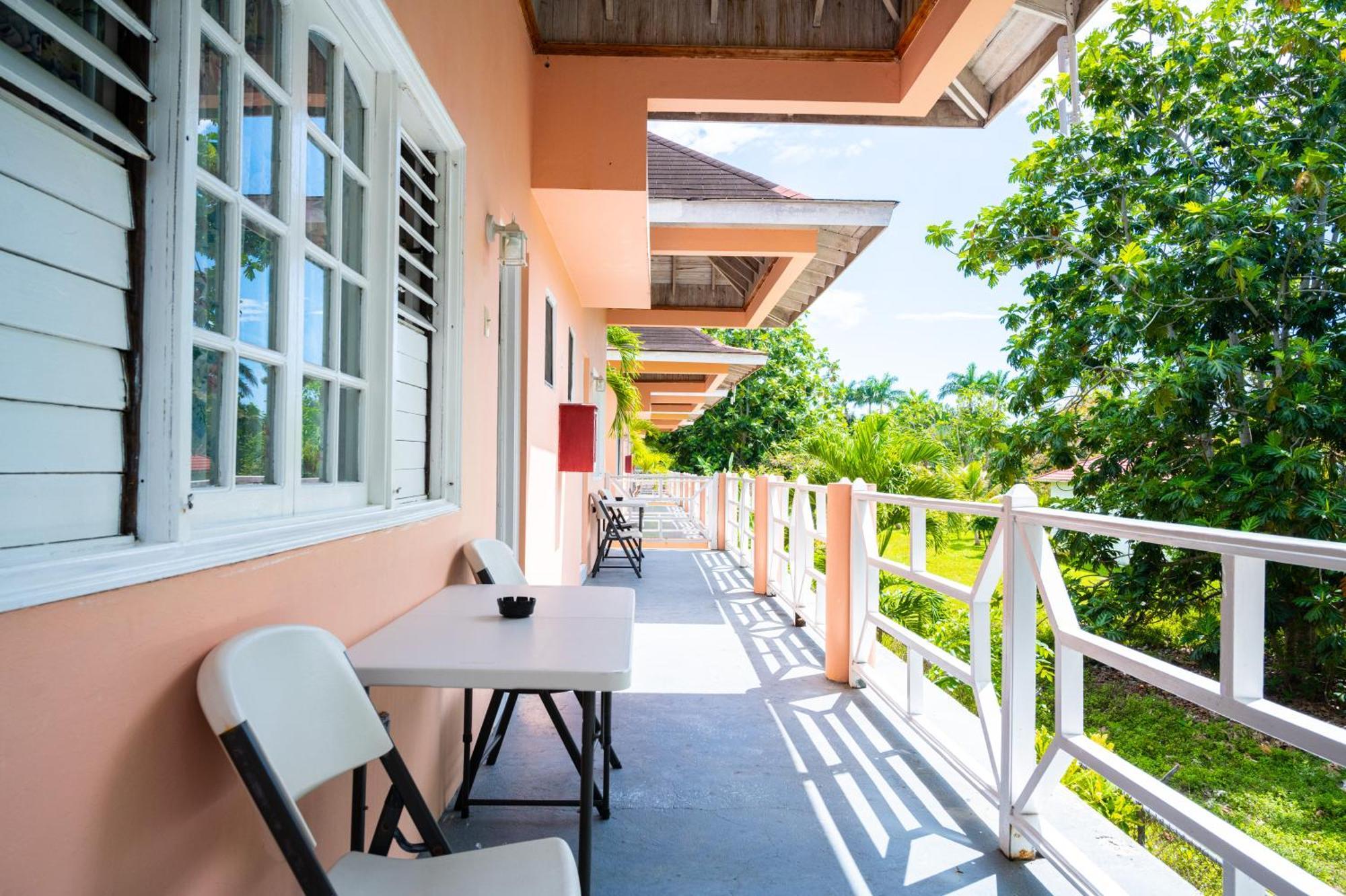 Shields Negril Villas Стая снимка