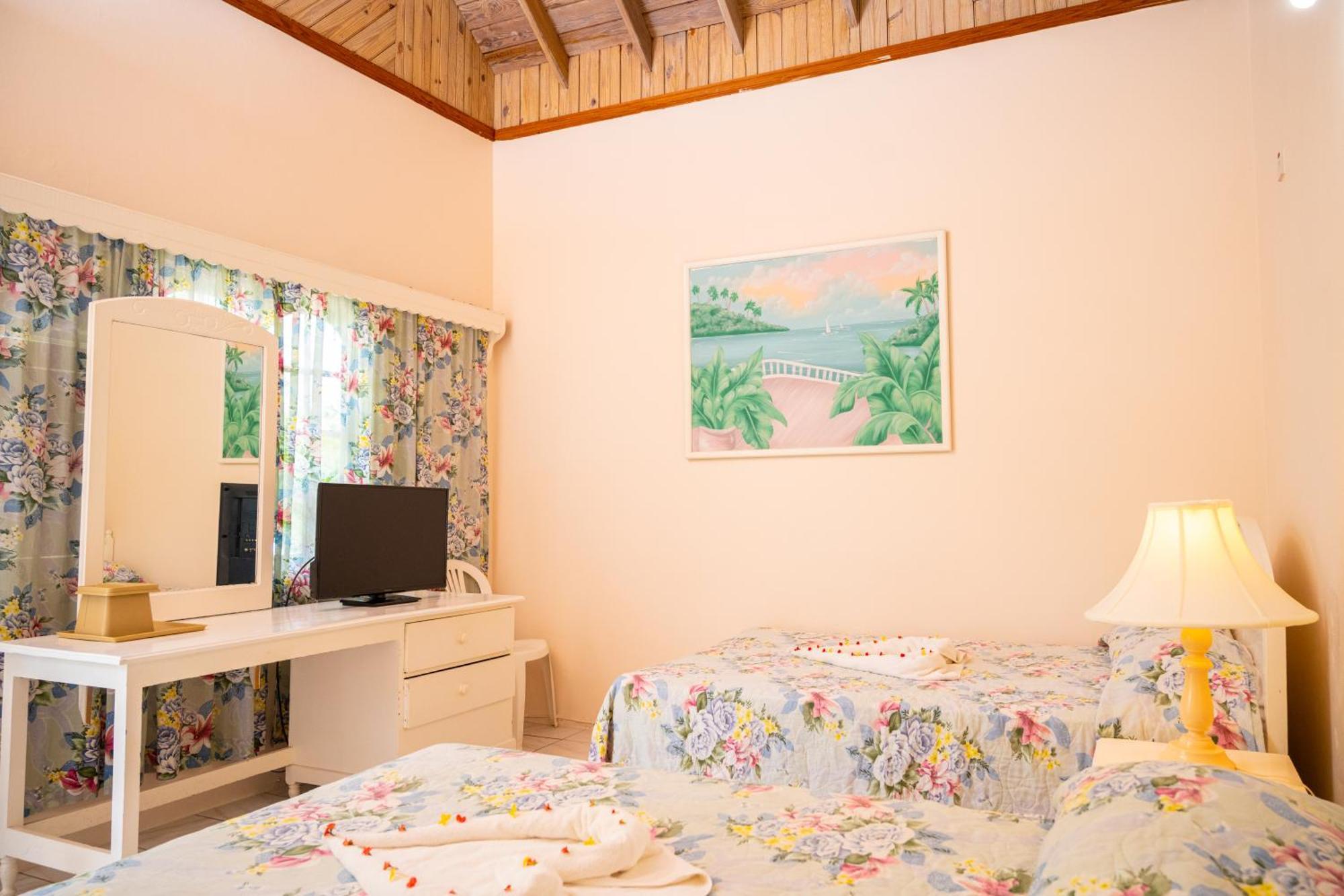 Shields Negril Villas Стая снимка