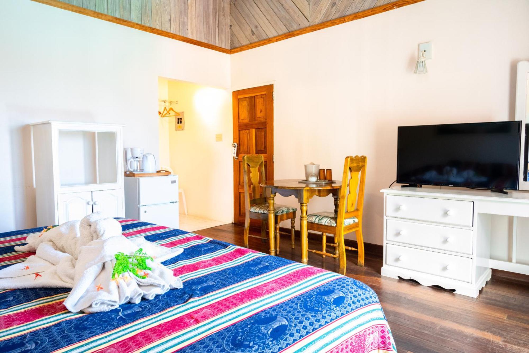 Shields Negril Villas Стая снимка